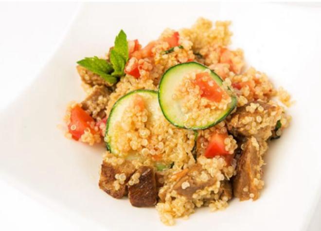 Quinoa con seitán a la menta